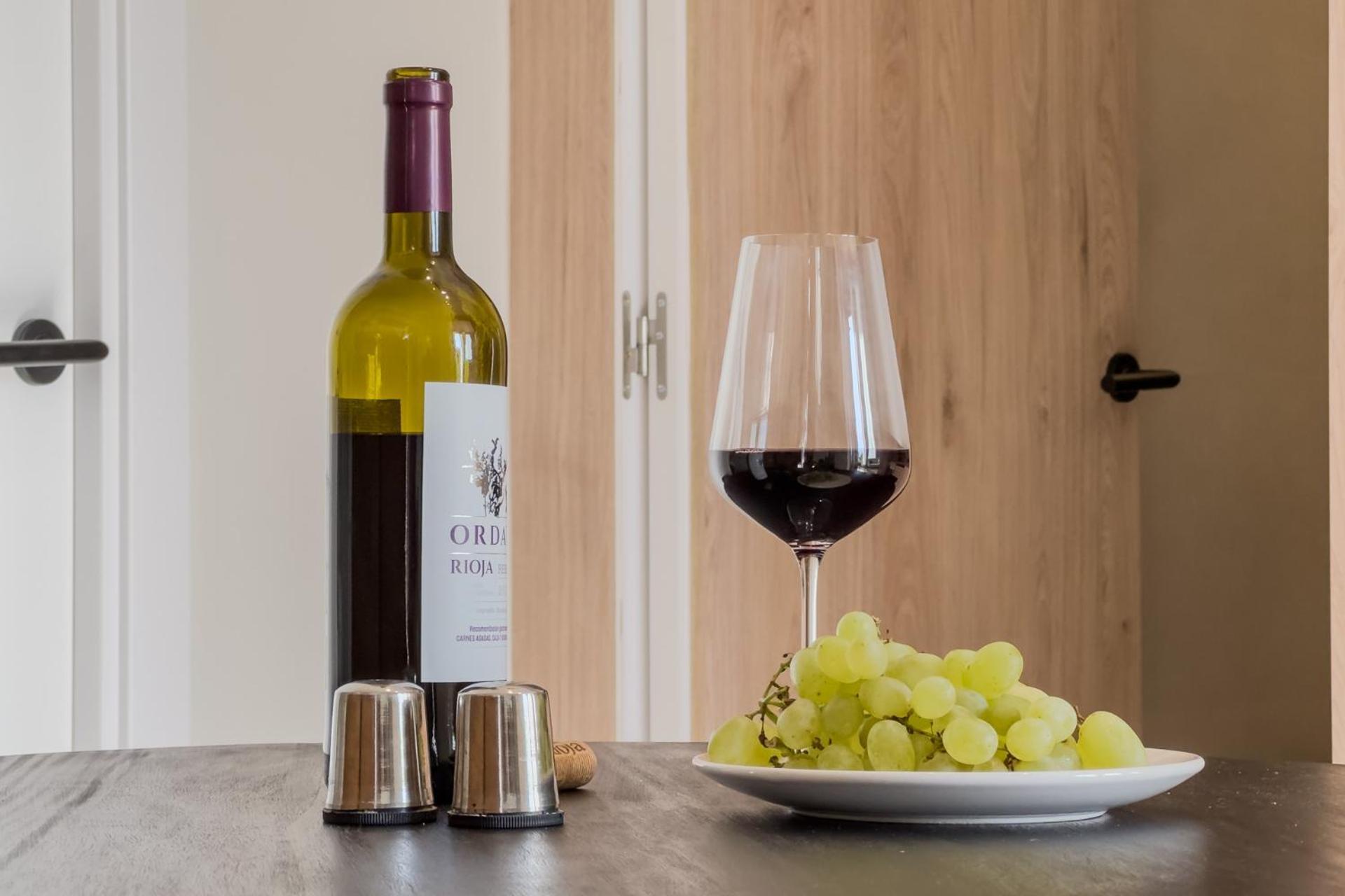 Oasis Suites Downtown Barcellona Esterno foto